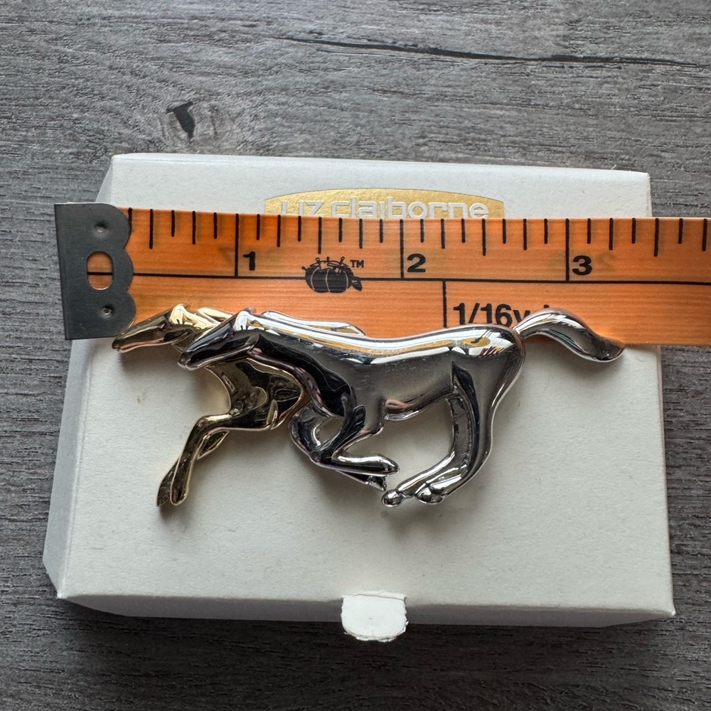 Liz Claiborne- brooch. never used. - Picture 6 of 6